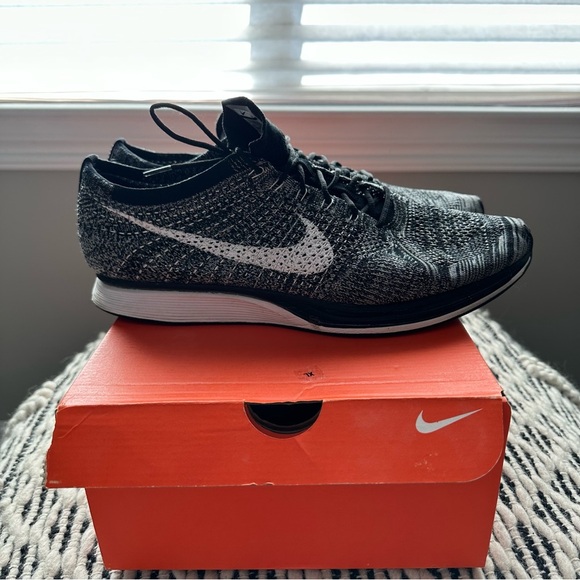 Nike Men’s FlyKnit Racer Oreo 2.0 Black / White 2015 Rare Running Shoes - Picture 4 of 9